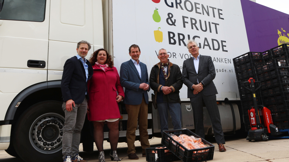 Rob van Muilekom, Paul van Berkel (Voedselbanken Nederland) en Gert Mulder (Groente & Fruitbrigade), Mary Van Hoek-Hendriks (Groente & Fruitbrigade) en Joost Dekkers (founder Starthubs).