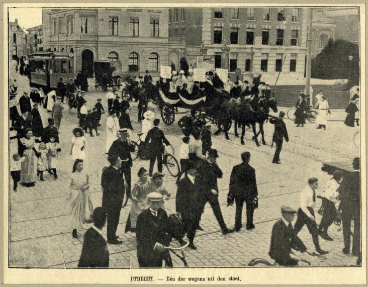 ​​Een wagen uit de propaganda-optocht voor het vrouwenkiesrecht op de Wittevrouwenbrug in Utrecht, 1910 