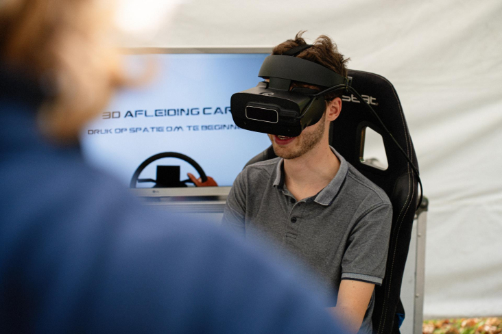 Virtual reality-bril laat drager  het gevaar van niet Mono rijden ervaren