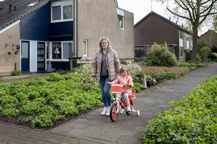 Linda de Wolde met dochter op pad