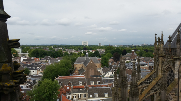 zicht op Utrecht met provinciehuis in de verte